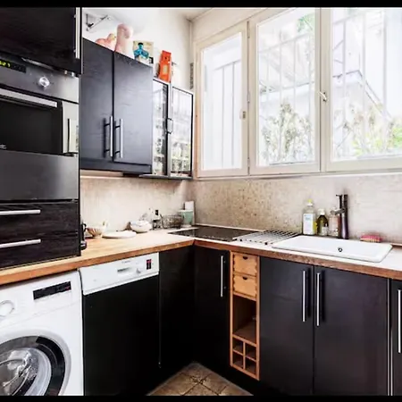 Bright Parisian Apartament Paryż