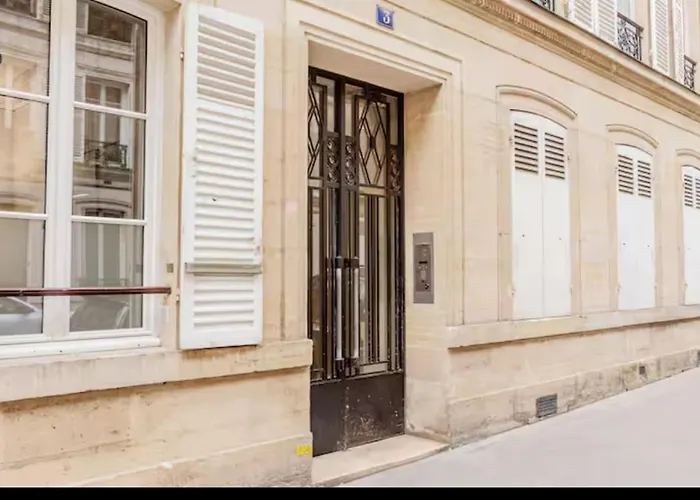 Bright Parisian Apartament