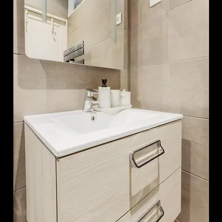 Bright&quiet Parisian Appartement