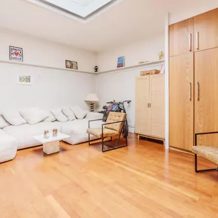 Διαμέρισμα Bright Parisian *