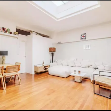 Apartment Bright And Quiet Parisian