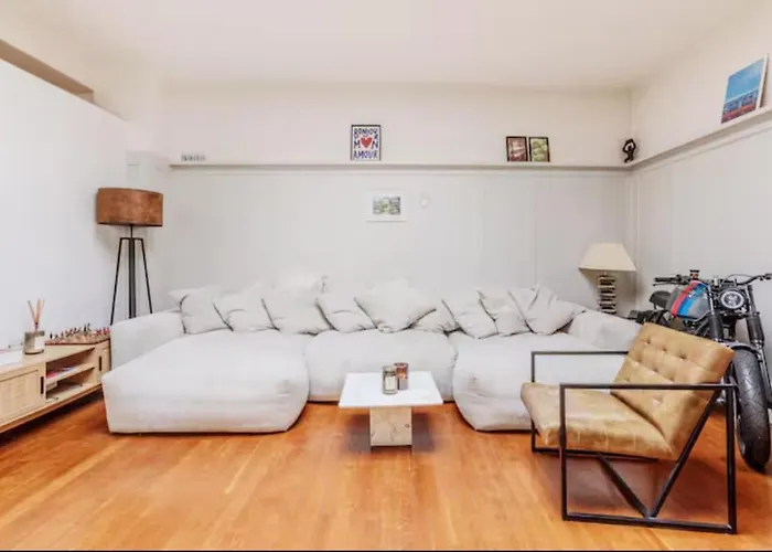 Bright Parisian Παρίσι