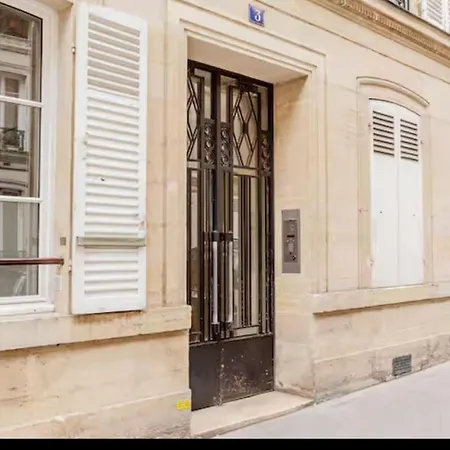 Bright Parisian Apartment